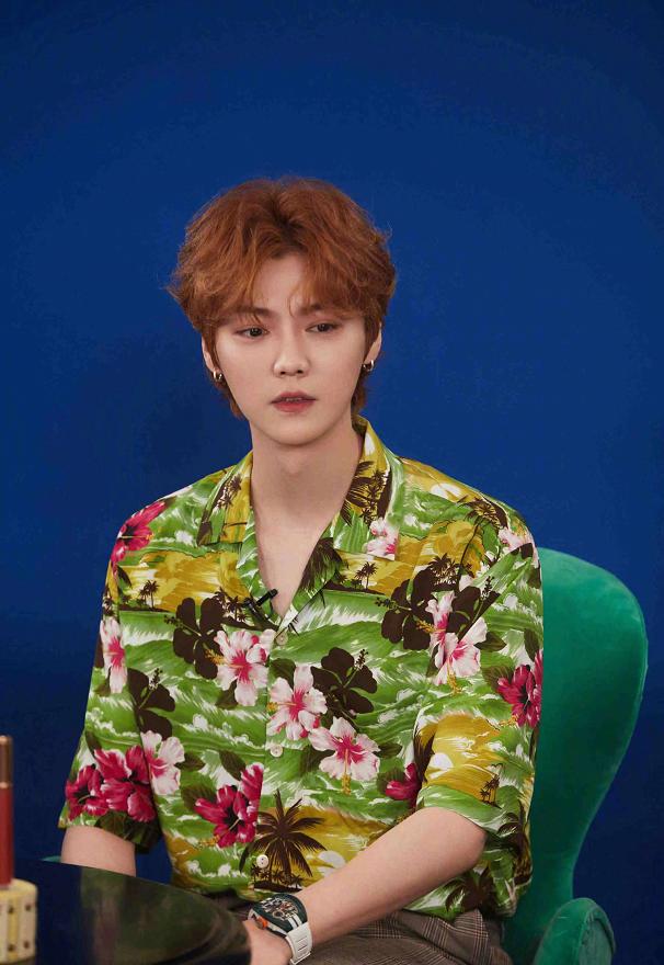 鹿晗帅气变装,鹿晗时尚大片复古风2019