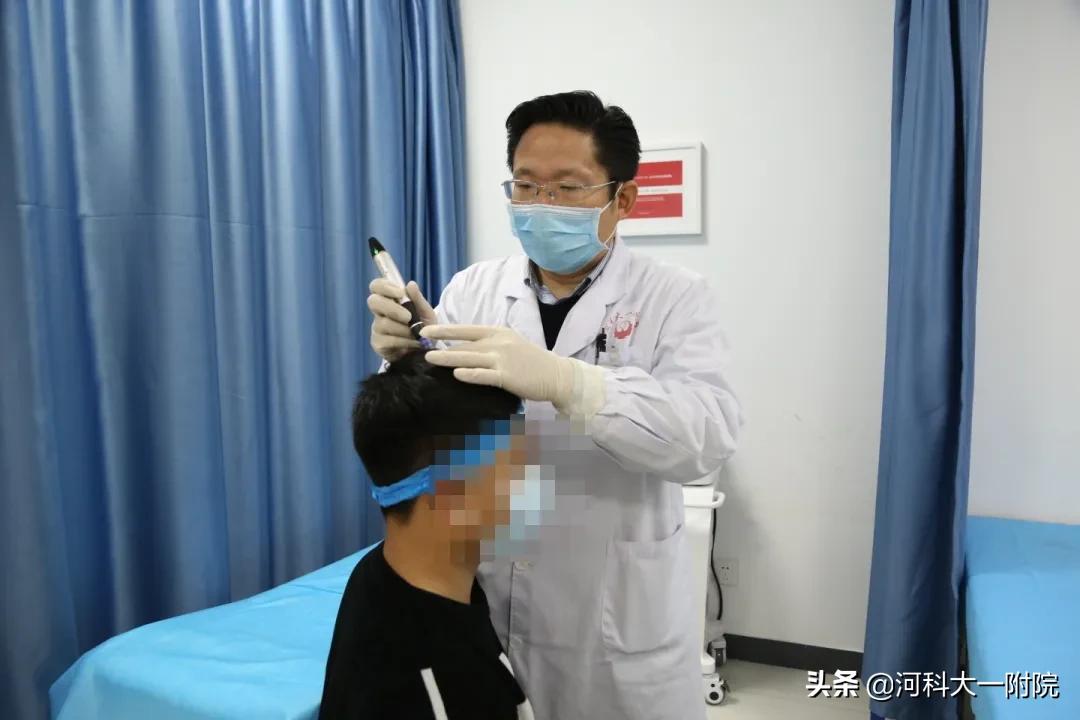 “秃”如其来别担心，“四位一体”疗法助您焕“发”生机