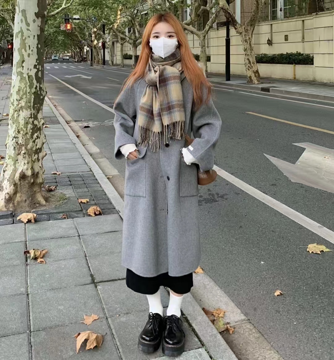灰色大衣和黑色大衣哪个配jk好看,灰色双面羊绒牛角扣大衣小个子150