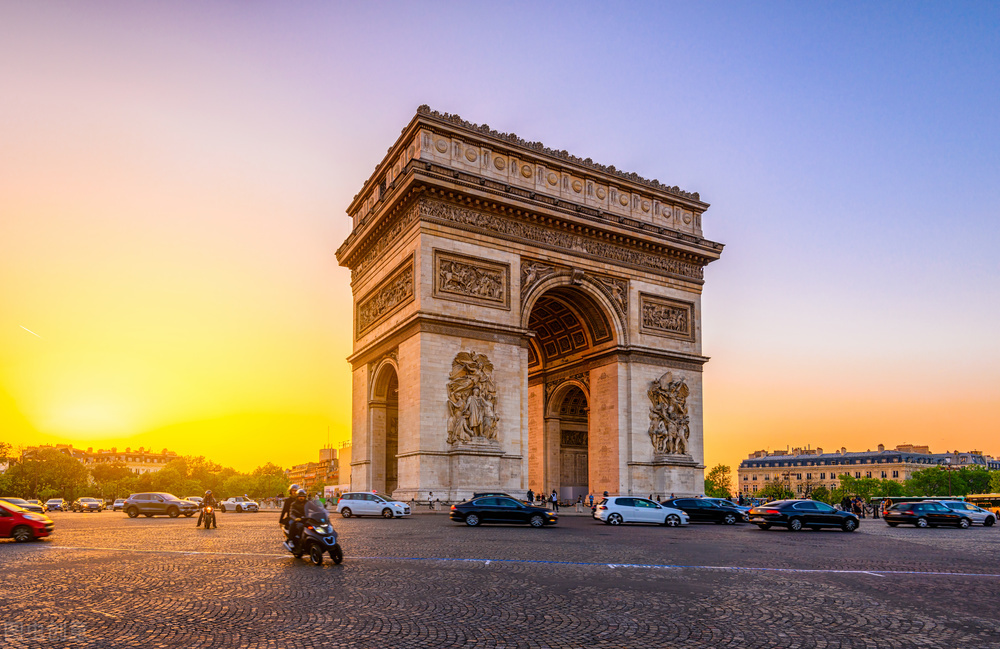 法国巴黎著名景点英文介绍,巴黎名胜古迹详解