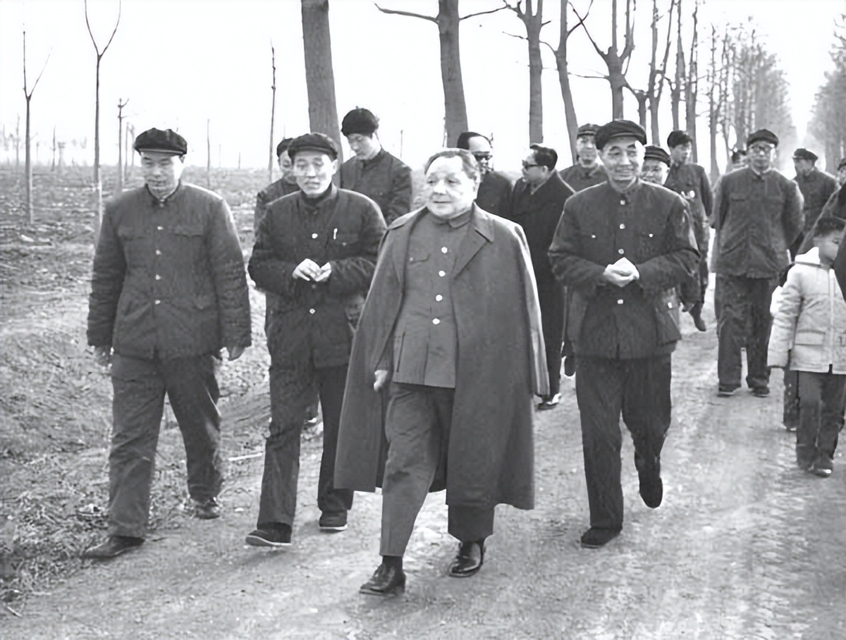 1973年,尤太忠给老政委*小平邓**送烟,*小平邓**拿到烟说了什么?