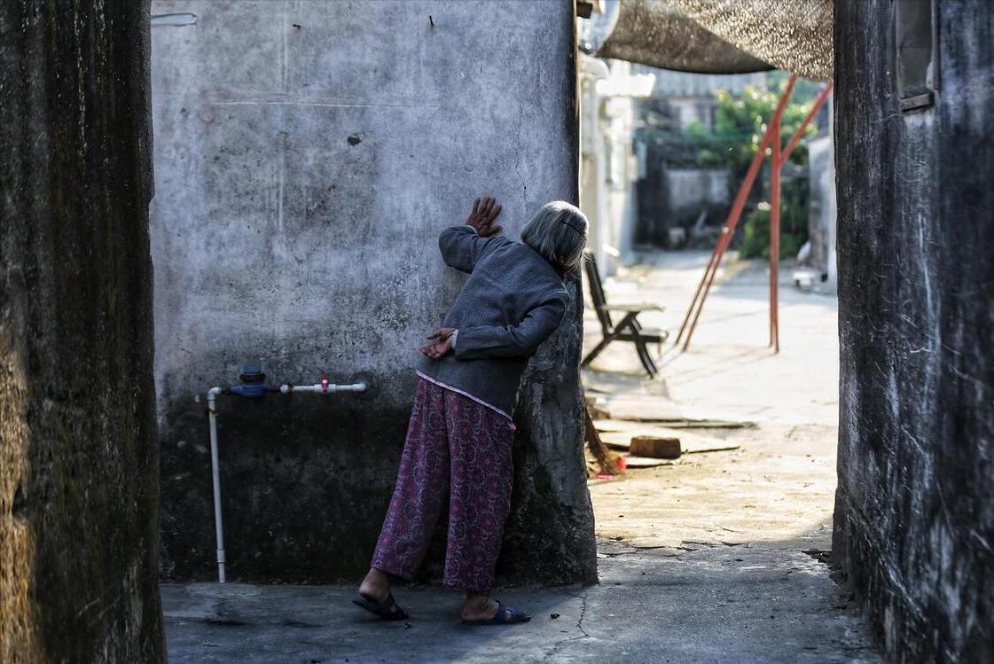 67岁和老伴每月退休金,我和老伴都70多了有高龄补贴吗