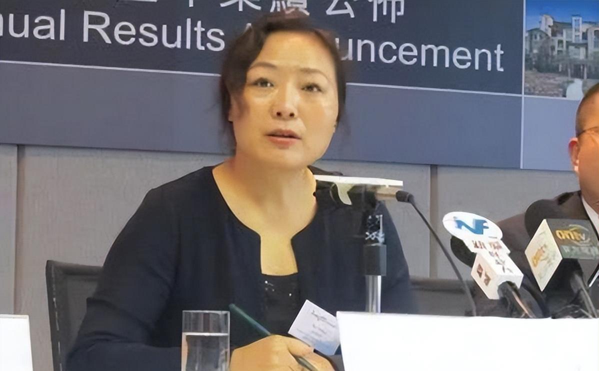 手握11万亩地皮，银行存七百多亿，她才是我国隐形“地产女首富”