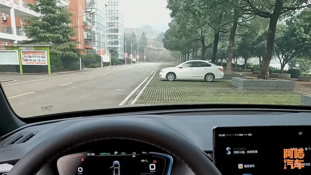 新手开车正确驾驶姿势图解,开车必备你一定要了解的驾驶技巧