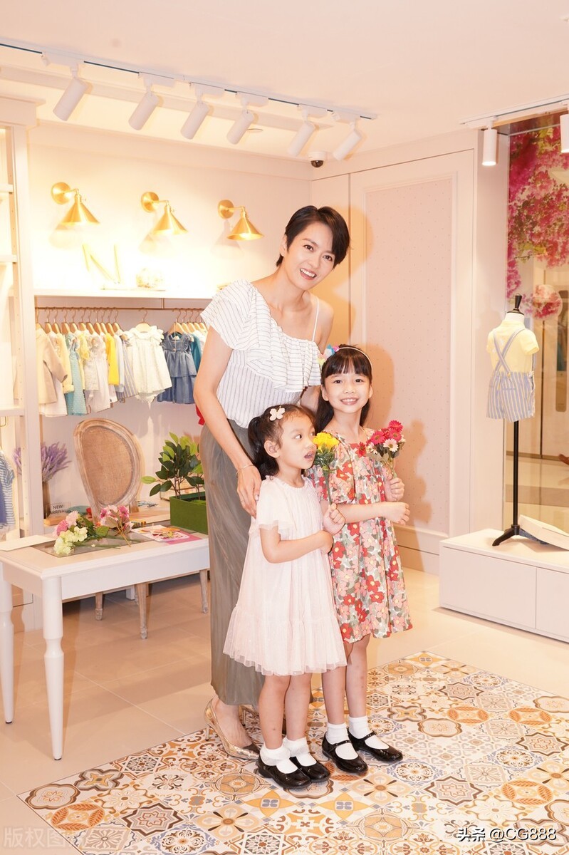 梁咏琪出席西班牙童装品牌活动