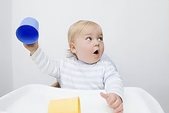 六个月宝宝不认生还笑正常吗,出生多久的宝宝会笑