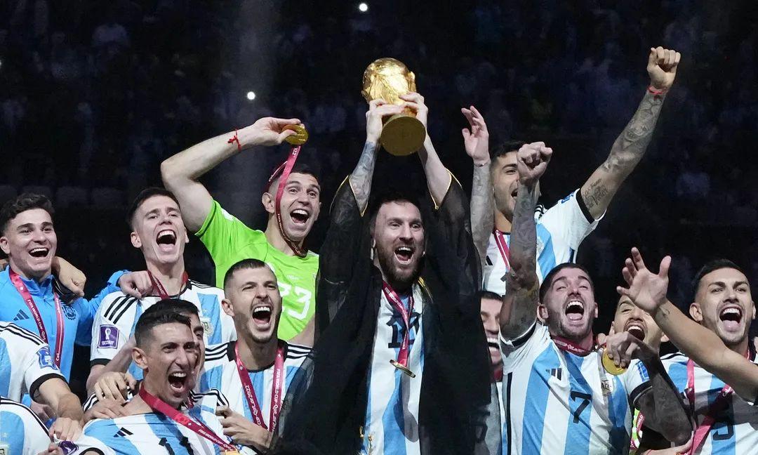 16-17赛季梅西亲笔签名球衣,梅西在哪个队签名的球衣更值钱