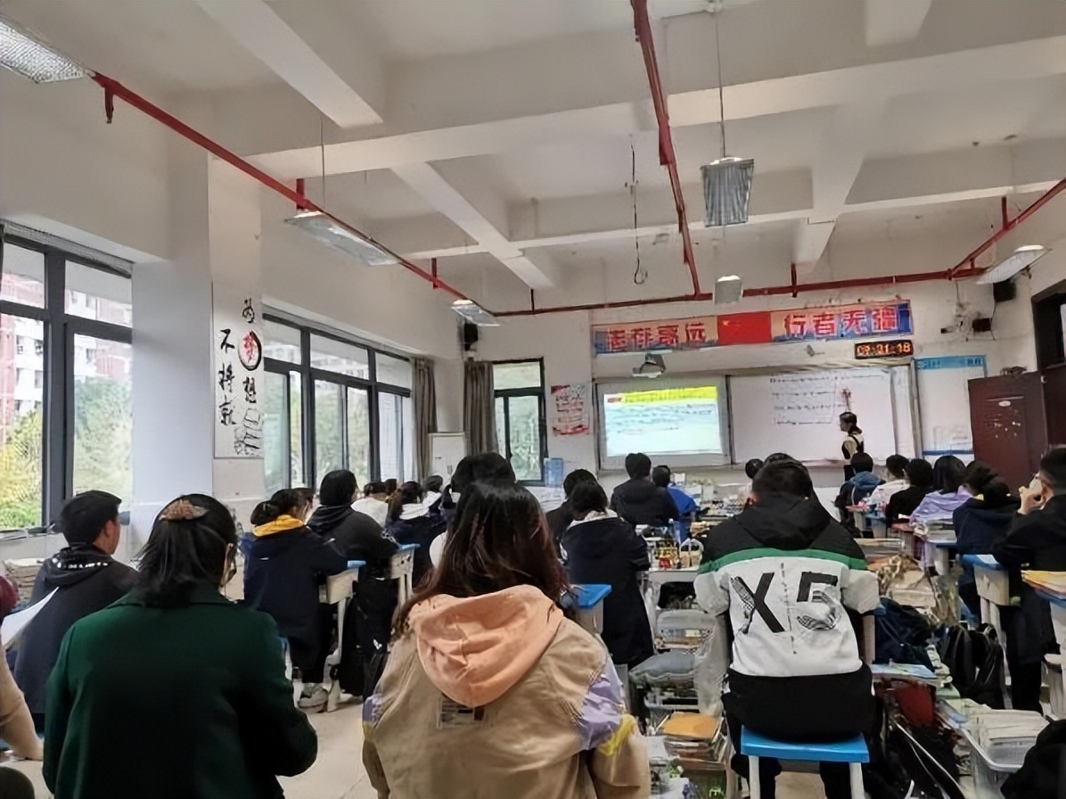 万州三中江南校区最近视频,万州第三中学江南校区