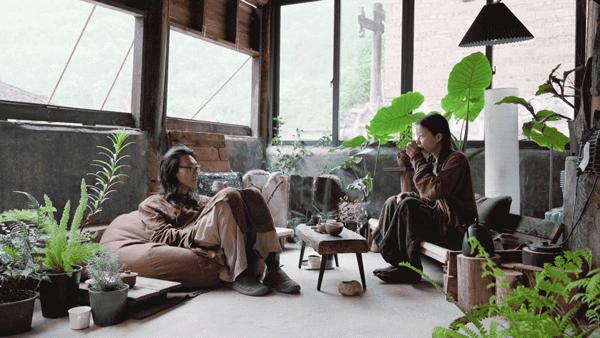 他在贵州租下200亩山谷，95后纷纷投奔：过不花钱的日子，很快乐