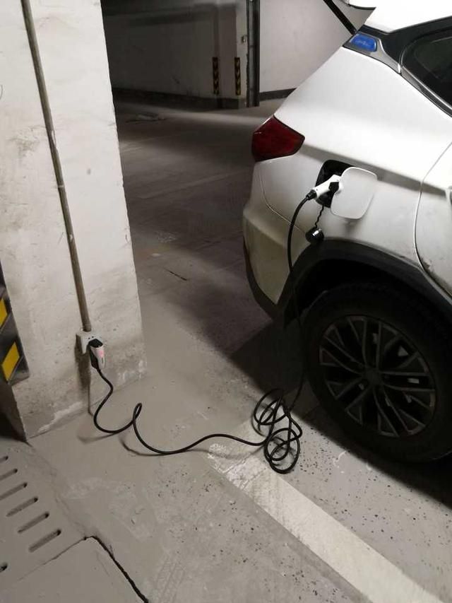 比亚迪油电混合汽车哪款最好,比亚迪宋plusdmi油电混合介绍