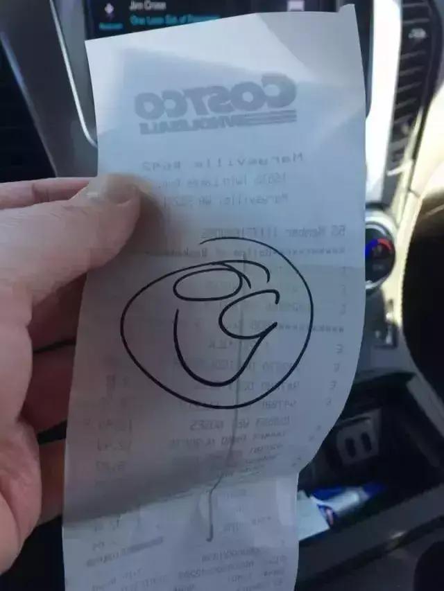 把随手丢弃的购物小票变成孩子们最珍贵的礼物，小镇因他而感动