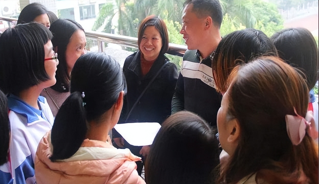 教师拍视频将自己“举报”，有关部门像模像样，网友替老师鸣不公