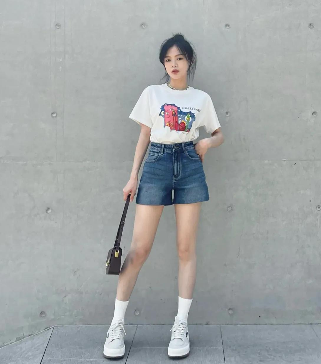 20组牛仔短裤穿搭示范：实穿又百搭好看又好学