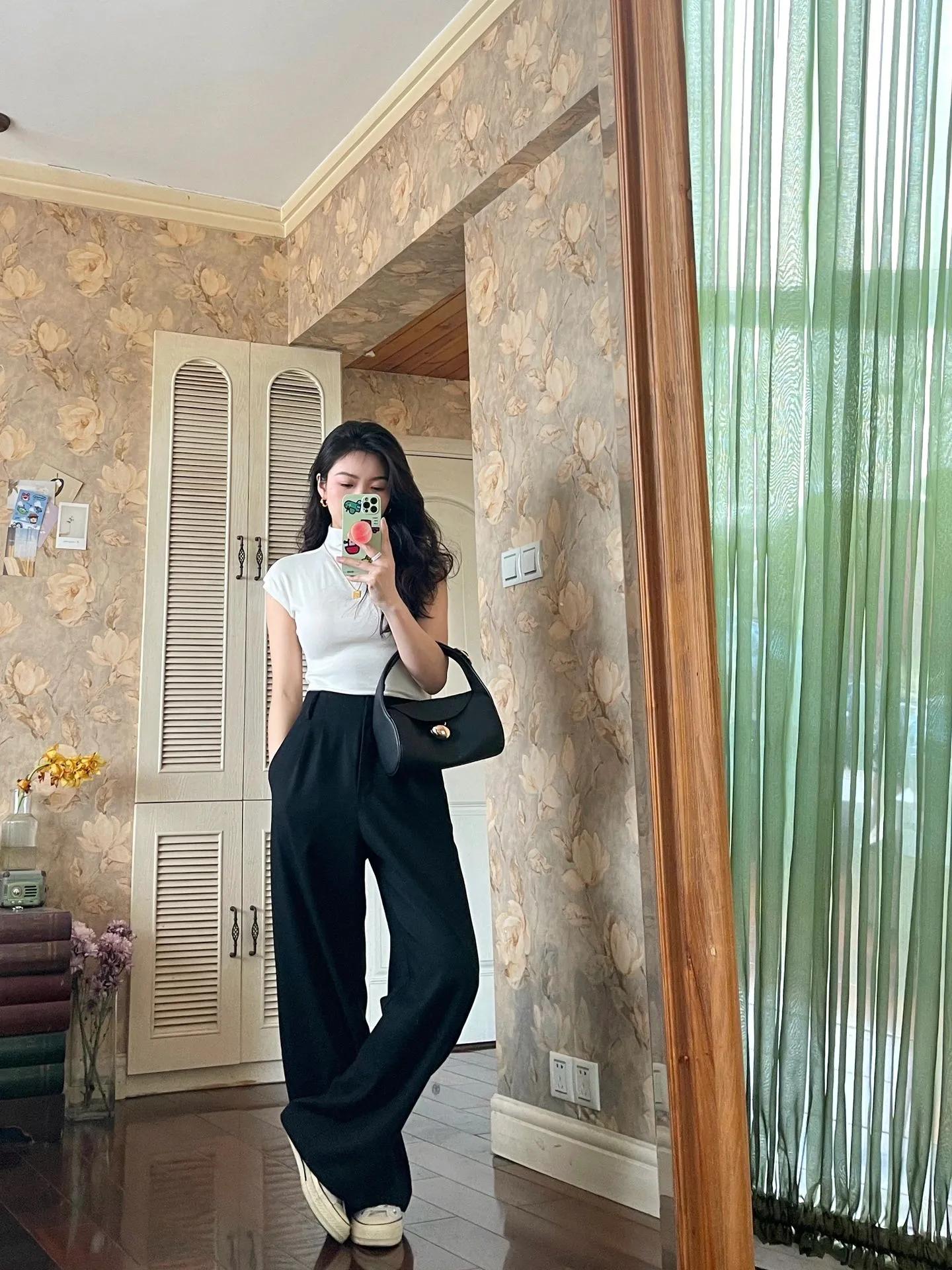 冬季黑上衣搭配什么裤子中年男,燕麦色裤子搭配黑颜色上衣好看