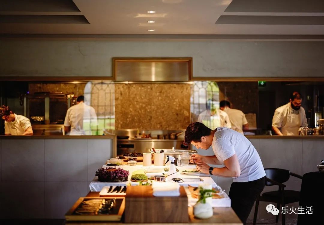 上海开业10个月获米其林餐厅,巴黎开业20年的米其林三星餐厅
