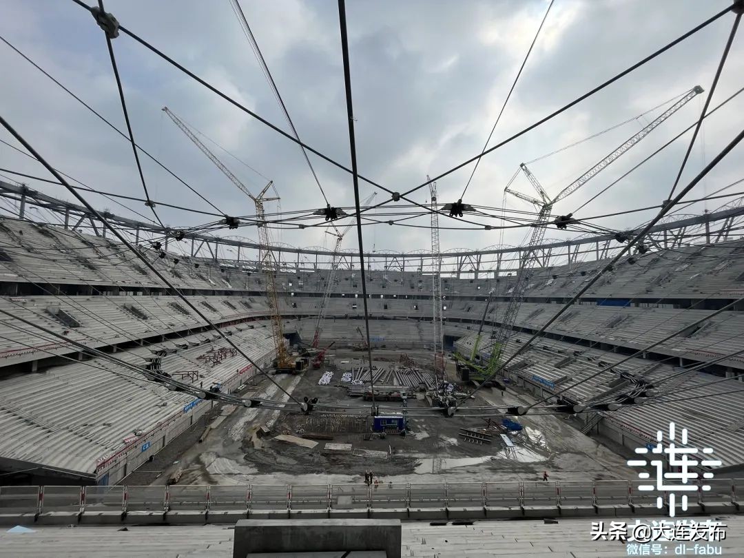 大连足球场最新效果图,大连新体育场是谁建造的
