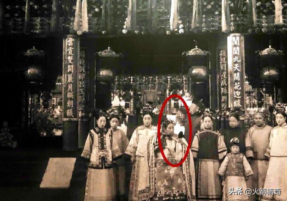 清末老照片晚清名伎貌美如花,老照片清末旗人贵妇貌美