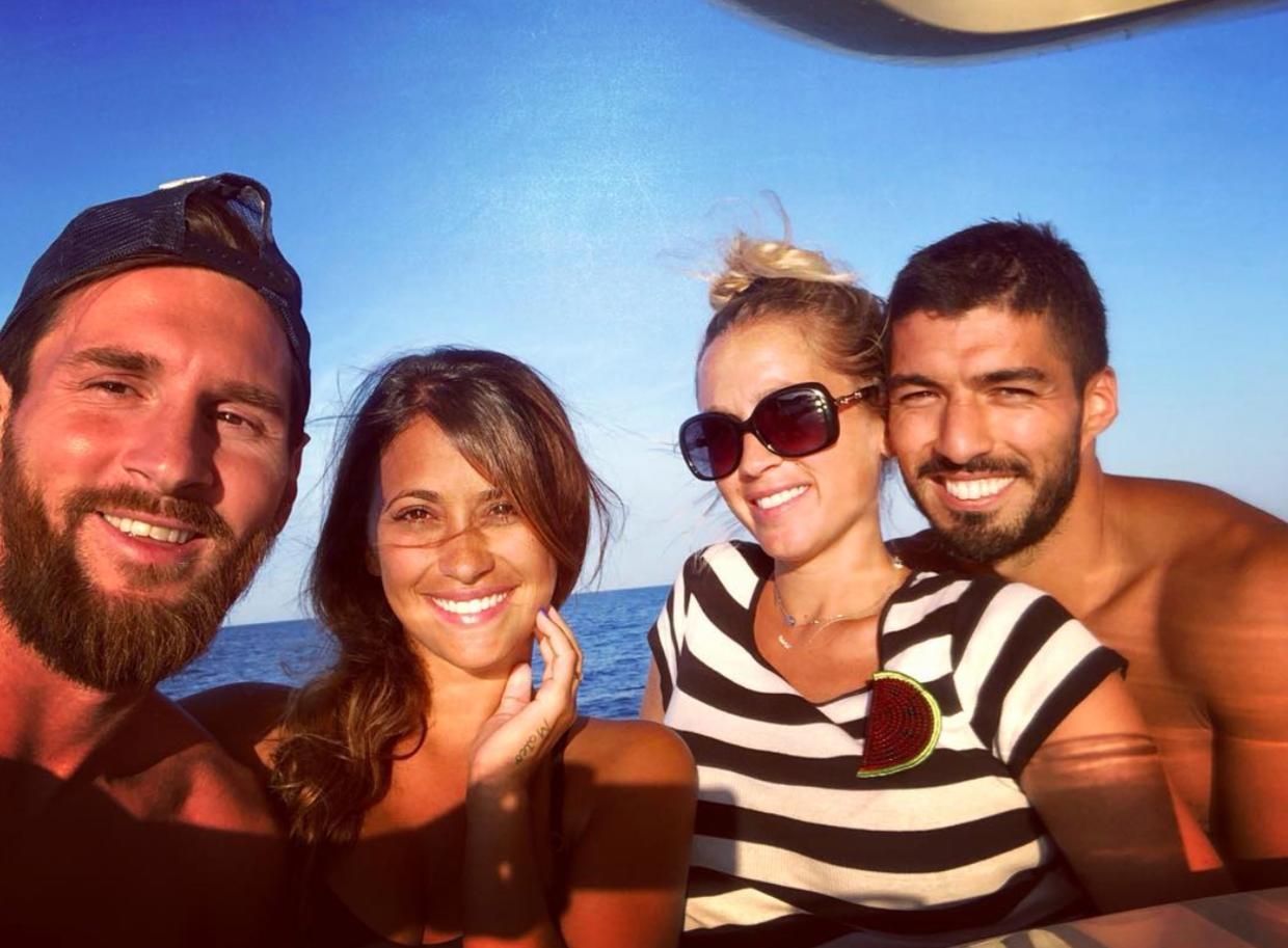 忠于爱情忠于家庭忠于责任,有一种青梅竹马叫梅西和安东内拉