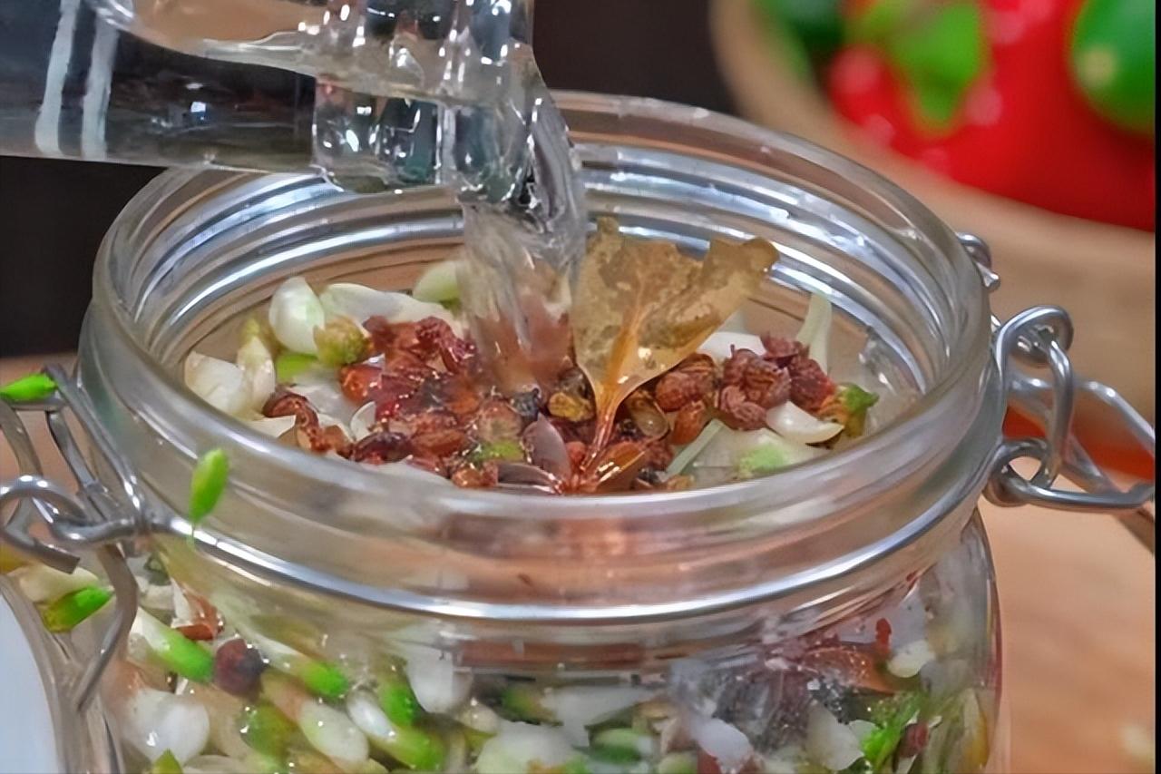 槐花怎么吃好吃又下饭,槐花一道绝佳的自然美食