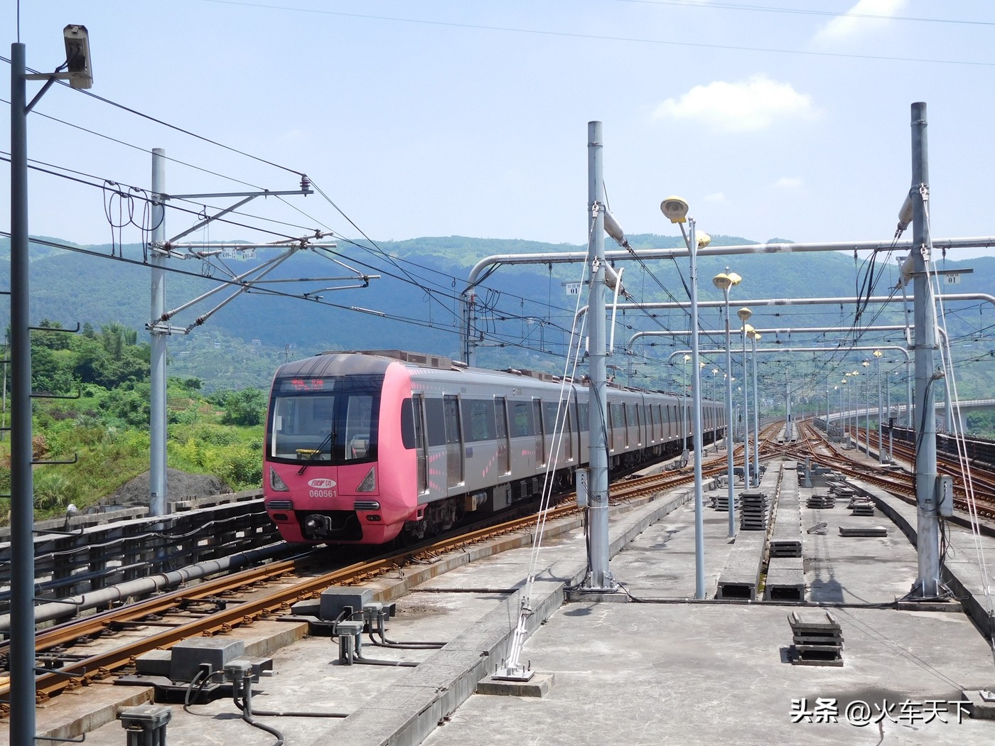 重庆轨道交通15号线两江影视城站,重庆目前开通的轨道交通线路