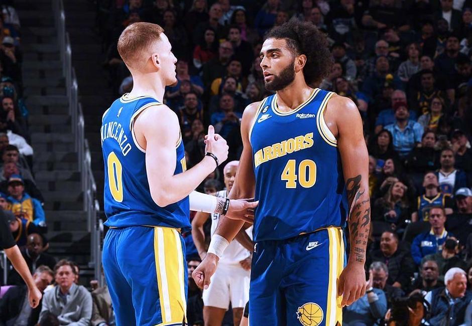 勇士队值得庆幸的是他们拥有库里,库里为了金州勇士付出了所有