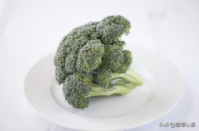 女性皮肤干燥吃什么维生素,女性掉头发吃什么维生素好