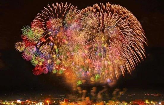 世界上最大的烟花燃放视频素材,世界上最大的烟花清晰版