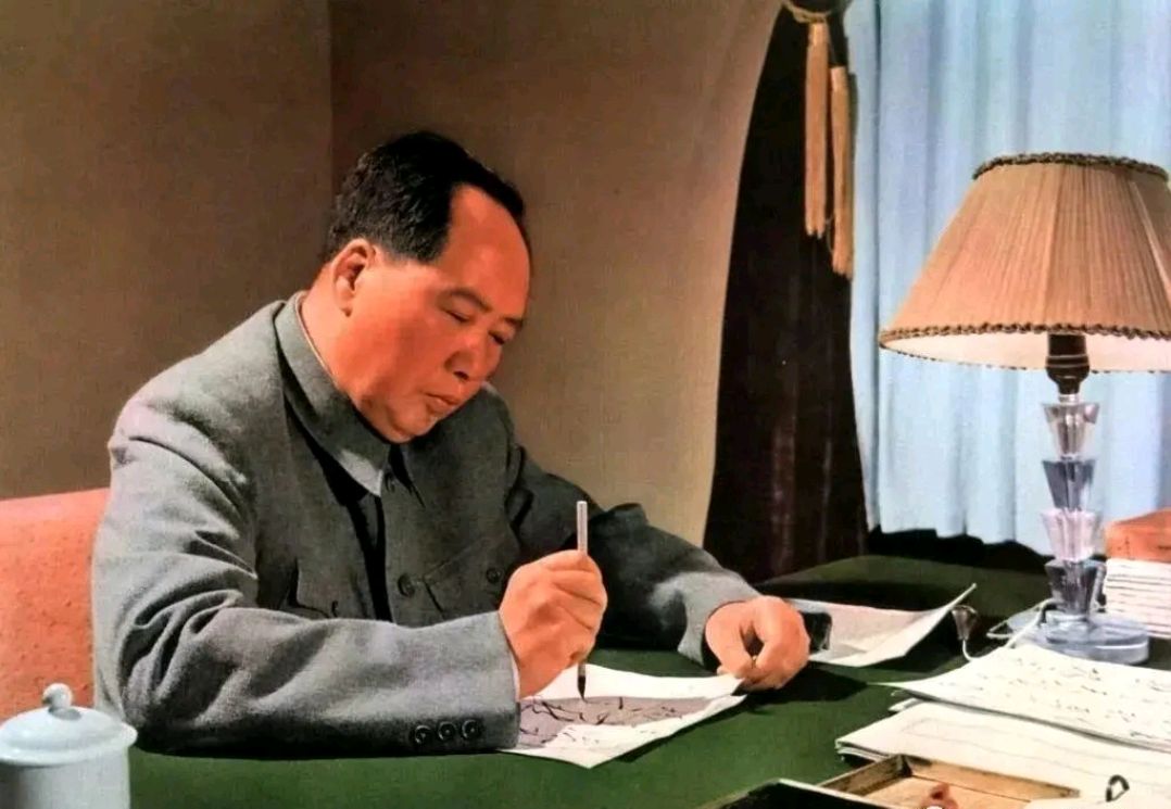 毛主席的书法，堪称狂草界的“天花板”，为何学“毛体”的人很少