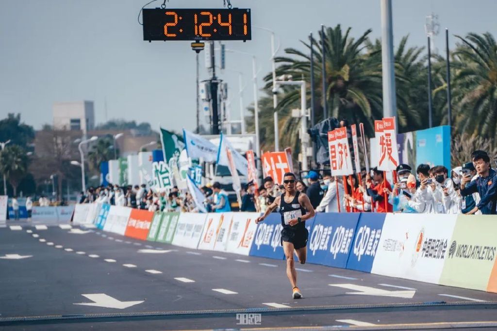 尹顺金巅峰照片,尹顺金的跑姿