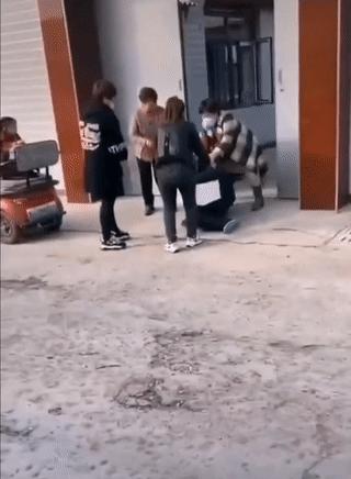 未婚先孕=低人一等？唐山5个月孕妇引产，将胎儿送给男方……