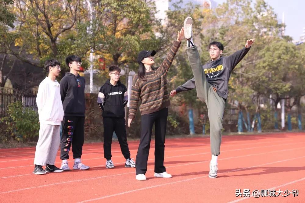 体育教师艺体教研活动,体育教师基本功集体特色展示