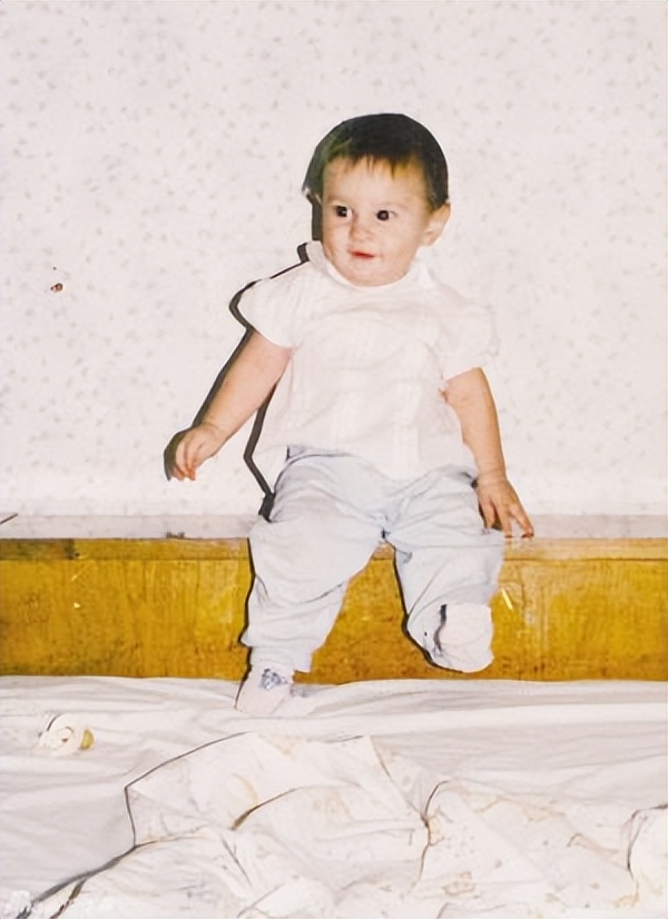 安东内拉苏亚雷斯妻子,梅西与安东内拉恋情曝光