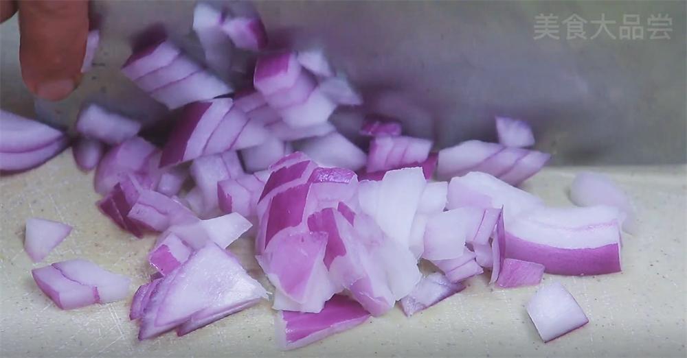 把风油精涂到苍蝇身上,把风油精滴在蚊香上能驱蚊子