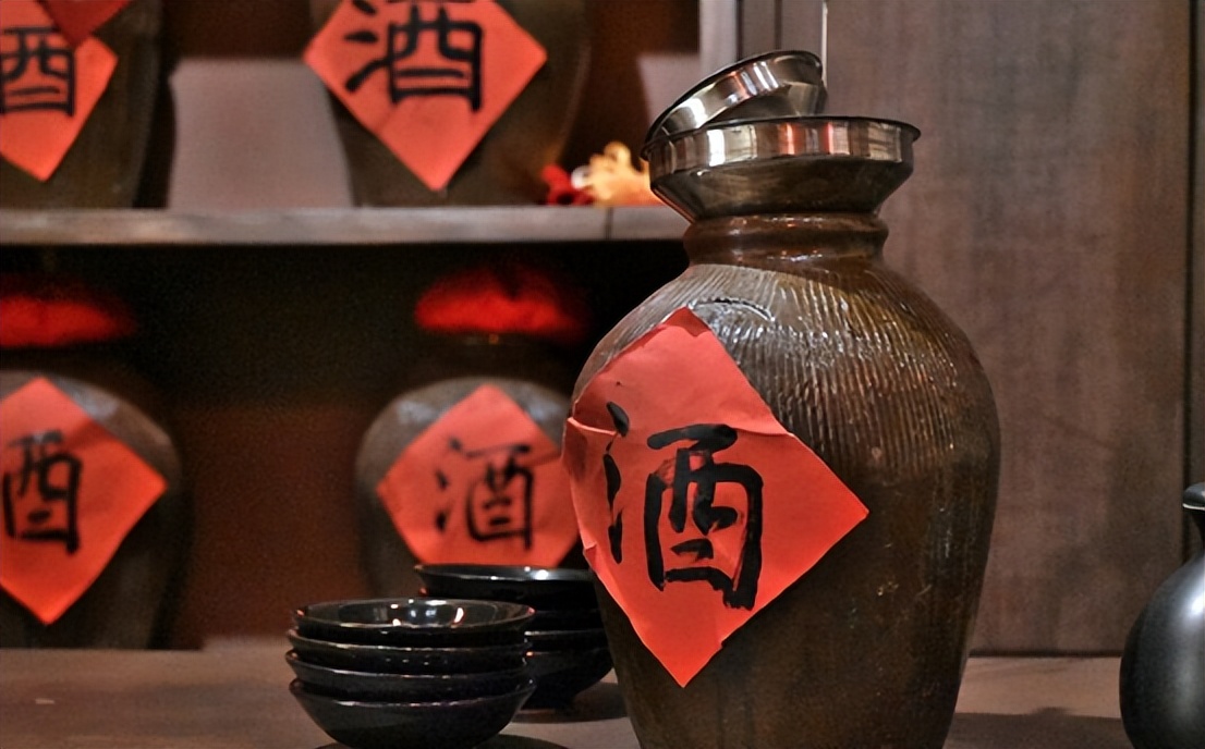 散装白酒标价100元一斤,网上十几块钱的纯粮白酒