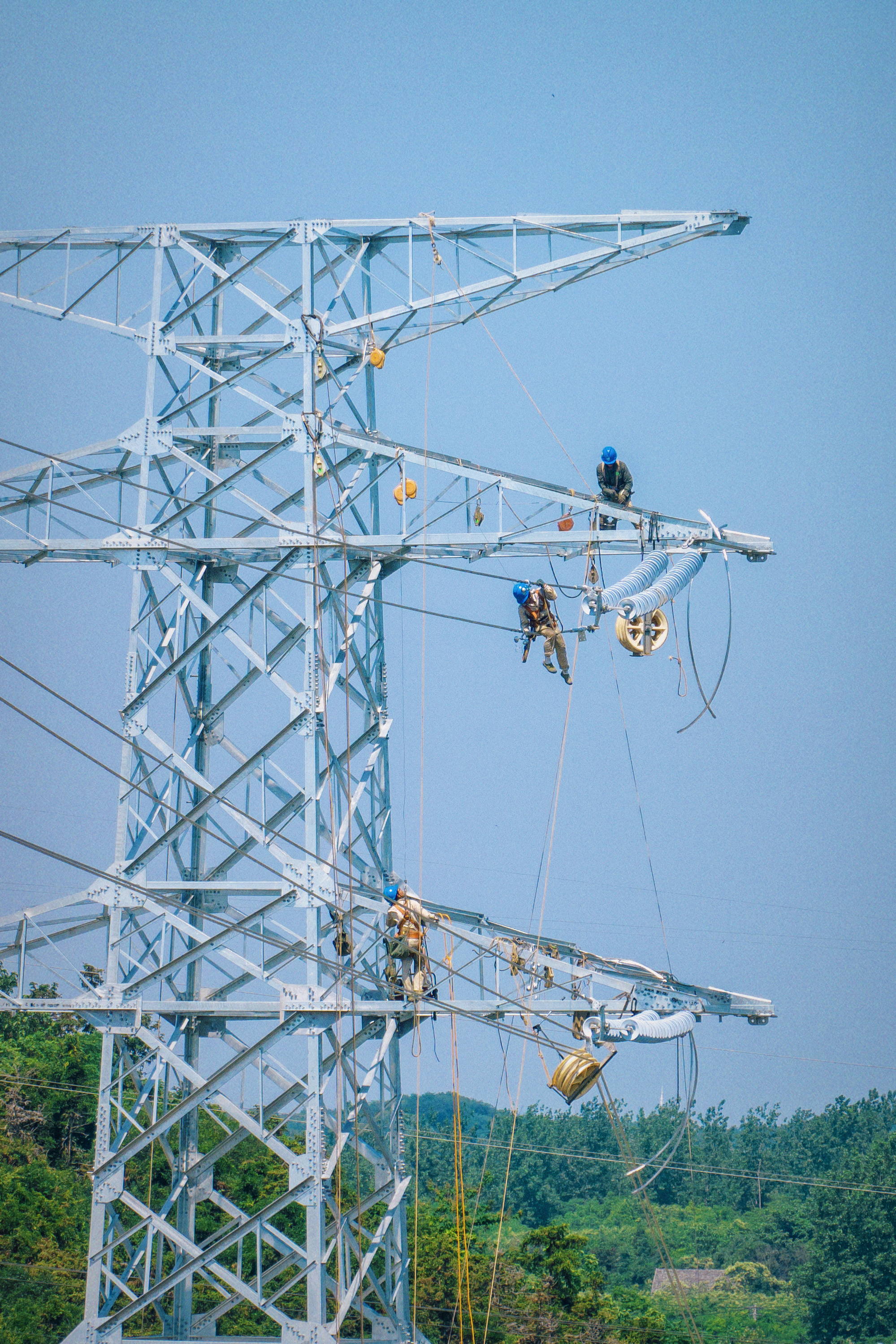 电网迎峰度夏亮点工作和工作成绩,多个重点电网工程建成投运