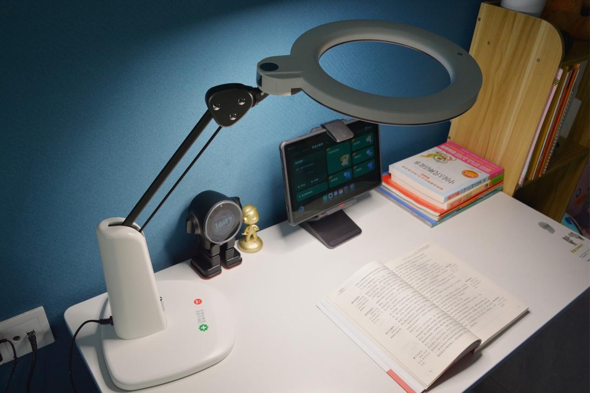 NIR红光真正护眼光，陪伴孩子学习，我选择天使之光2医安级护眼灯