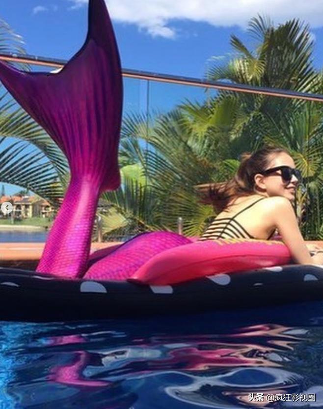 昆凌海边秀身材,昆凌晒扎马尾照片