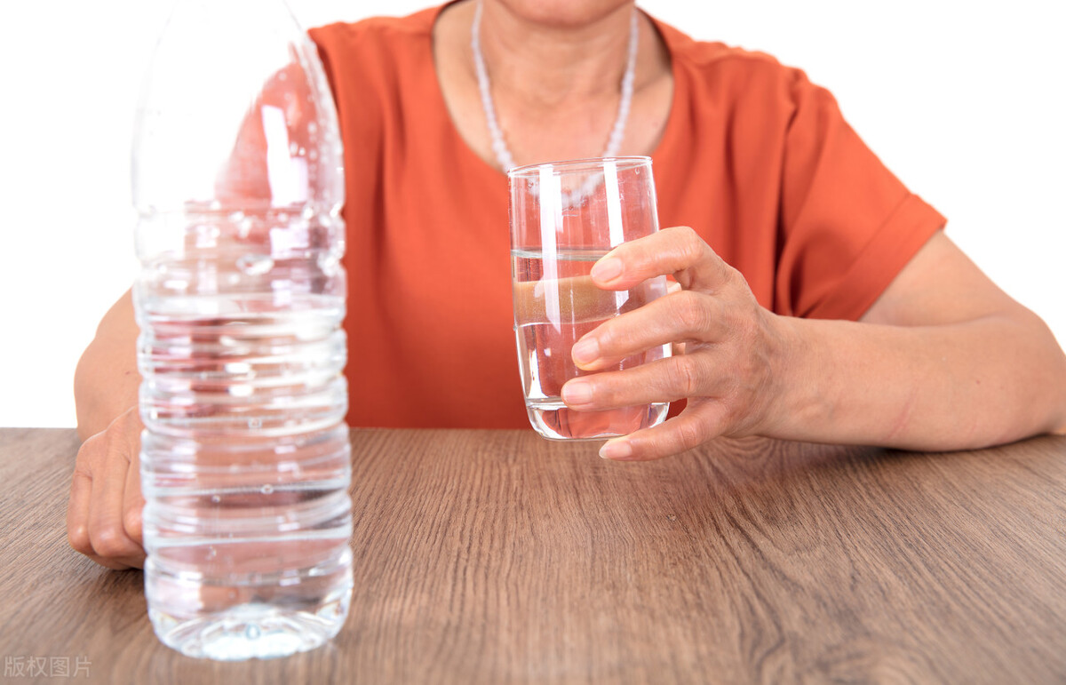 经常放屁的危险警告,警惕这几种屁可能是肠癌信号