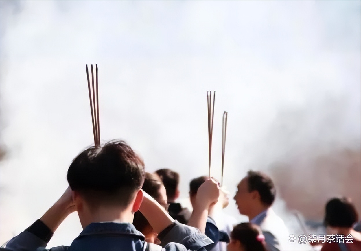 上香时为什么要上三根香,烧香是三根为一柱还是一根为一柱