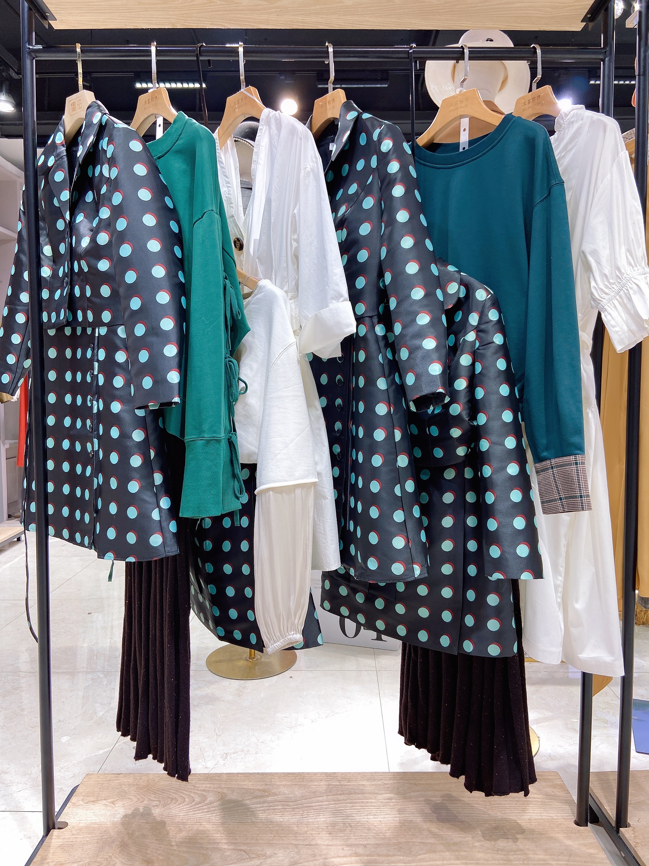 琨丝薇尔女装官方旗舰店,琨丝薇尔女装批发