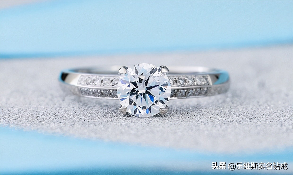 订婚钻戒买多少钱的合适,订婚的钻戒一般多少钱