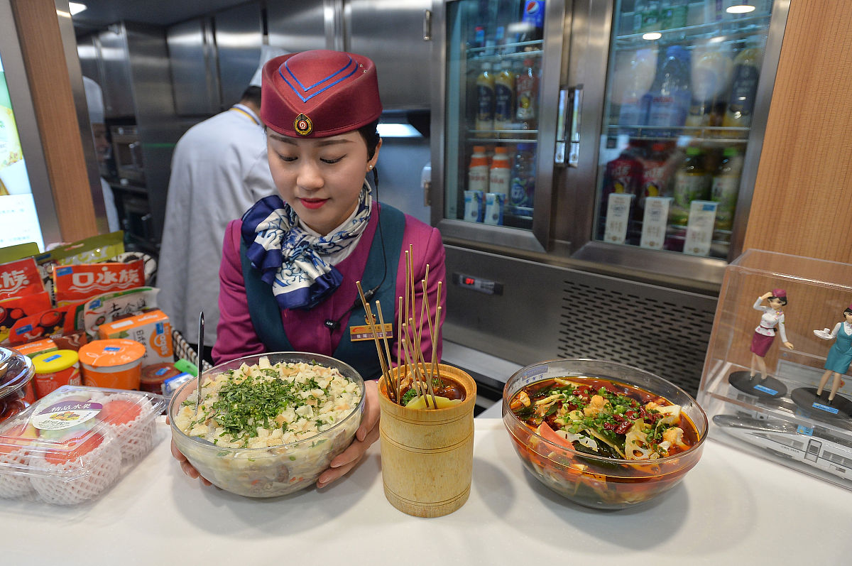 去成都旅游必吃的美食有哪些,成都最值得玩的景点和小吃