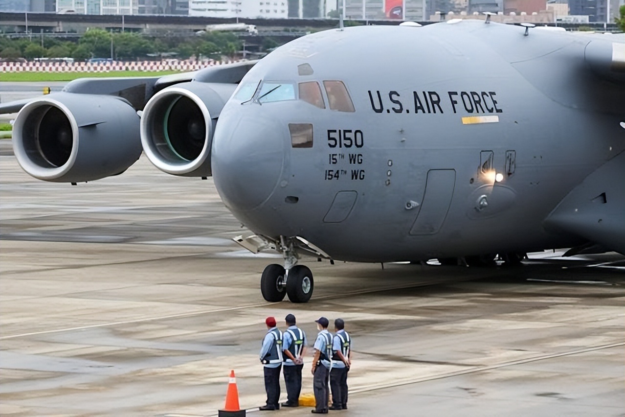 美军c17运输机在沙地降落,美军c17运输机阿富汗起飞