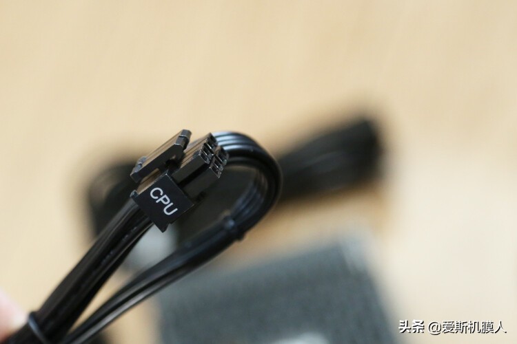 ITX好搭档！ThermaltakeTT钢影SFX650W金牌全模组电源开箱