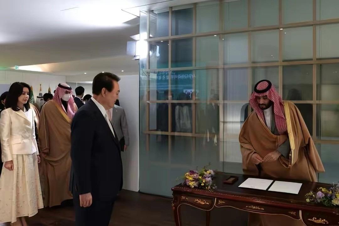 韩国第一夫人的时尚风格,韩国第一美夫人的红衣服