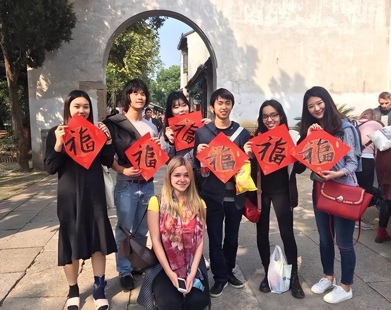 韩国人的养老现状,为什么韩国人喜欢到中国养老