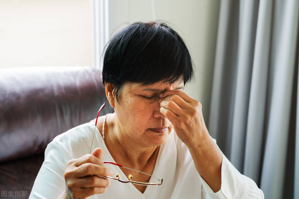 引起女性气血两亏的原因有哪些,中年女人气血和睡眠不好要吃什么
