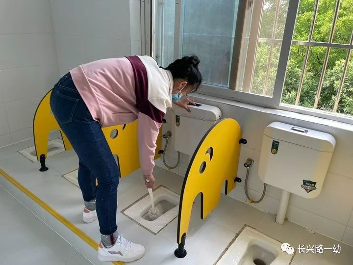 保育先行，共筑健康——长兴路第一幼儿园保育员日常工作之消毒篇