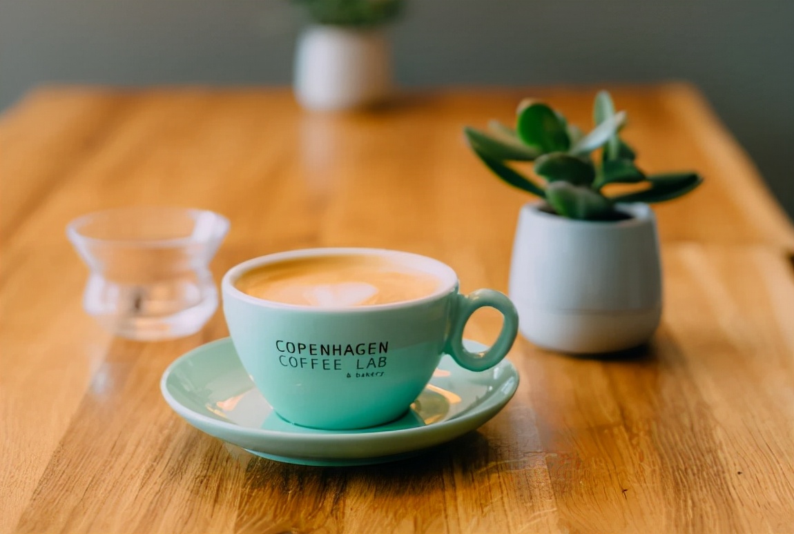 女朋友异性很多怎么办,女友对异性很好我吃醋该告诉她吗