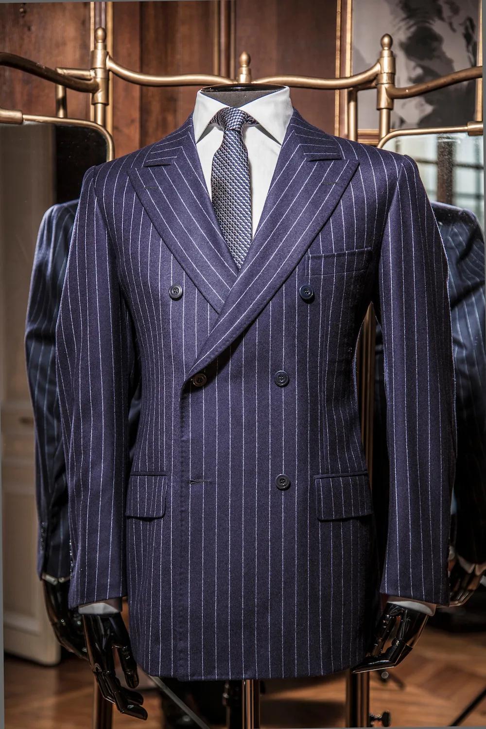 华尔街之狼穿着两千美元的西装,穿最靓的西装做最靓的仔